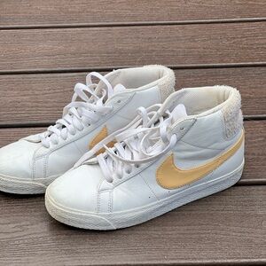 Nike Blazers Hightop Women’s Butter Yellow - Great Condition